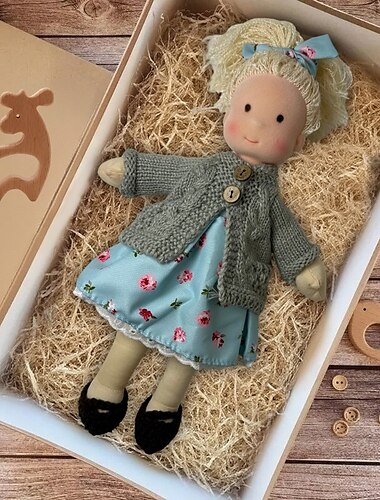  手作りのウォルドルフ人形、女の子の赤ちゃん用、洋服セット付き - 11.8インチの柔らかいぬいぐるみ、幼児向け、お子様へのクリスマスプレゼントに最適