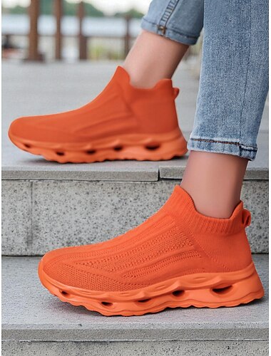  Γυναικεία πορτοκαλί sneakers με flyknit και αερόστρωμνες σόλες – σπορ και άνετο στυλ για αστικές βόλτες, προπονήσεις στο γυμναστήριο και χαλαρές εξόδους.