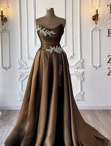  A-lijn Strijksleep Galajurken Avondjurken Baljurk  Formele kleding Elegant glinsterende Celebrity-Stijl Mouwloos Strapless Tuinfeest Bruiloft Satijn met Ruches Kristaldetails