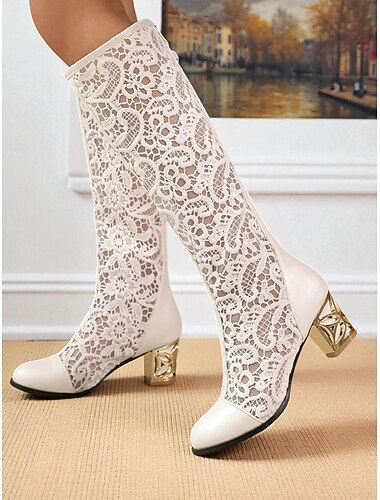  Botas femininas de cano médio com renda branca e saltos vazados dourados esculpidos - botas de malha de estilo elegante para casamentos, festas no jardim e cosplay vitoriano