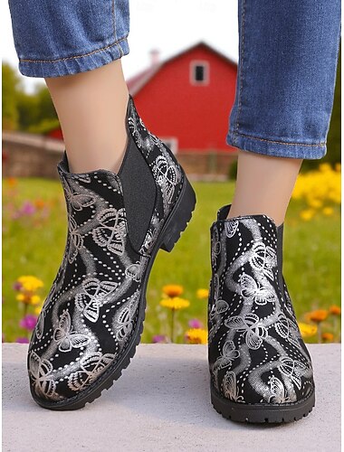  Botas femininas pretas com estampa de borboleta prateada – botas chelsea de salto baixo, casuais e estilosas para trabalho, compras e atividades ao ar livre