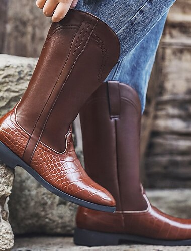  Botas altas de montar de piel marrón con estampado de cocodrilo para hombre: elegante calzado ecuestre de caña alta para montar a caballo, eventos de disfraces y atuendos de estilo vintage.