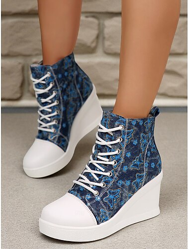  Zapatillas de cuña vaqueras azules para mujer con estampado de mariposas: botas informales con cordones y tacón oculto para viajes, ropa de calle y looks de diario.