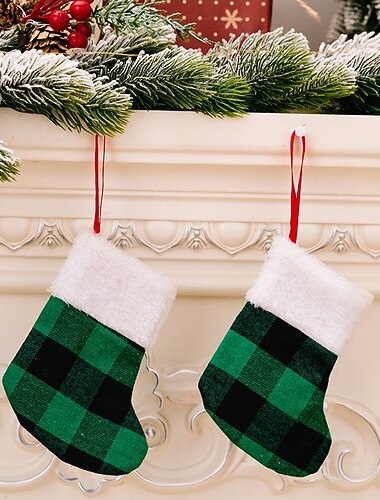  2 stk. mini julestrømper, rutete sølvtøyholdere, kreative små julegaveposer, juletreoppheng