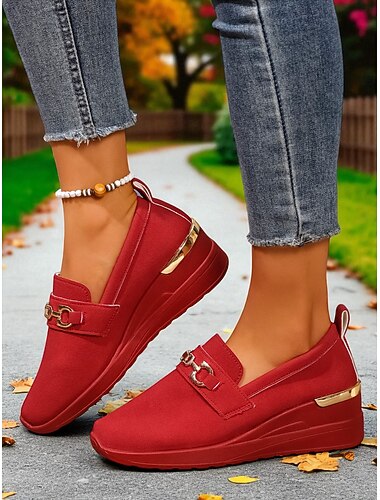  Rode instappers voor dames – comfortabele schoenen met een sleehak en gouden kettingdetails voor wandelen, winkelen en herfstmode-outfits