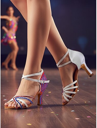  Weiße Latein-Tanzsandalen für Damen mit roten und blauen Strasssteinen und Knöchelriemen – professionelle Standard- und Salsa-Performance-Schuhe
