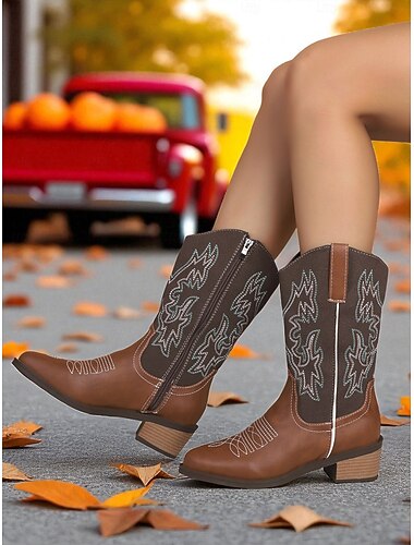  Botas vaqueras de piel sintética marrón para mujer con costuras bordadas, botas de tacón bajo a media pantorrilla para rodeo, festivales y uso diario.