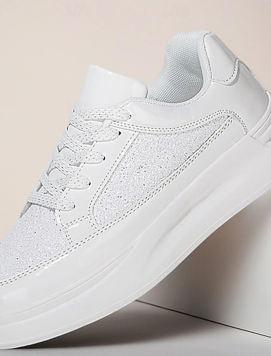 Pánské celobílé robustní tenisky – pohodlné sportovní boty se silnou podrážkou a šněrováním na běh, do posilovny i na běžné nošení   Pánské celobílé robustní tenisky – pohodlné sportovní boty se silnou podrážkou a šněrováním na běh, do posilovny i na běžné nošení