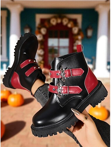  Halloween punk combat boots voor dames – zwarte en rode enkellaarsjes van imitatieleer met vleermuisbedels en gespen voor herfstfestivals, kostuumfeesten en griezelige streetwear