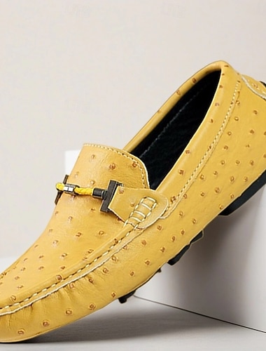  Miesten keltaiset strutsikuvioiset loaferit metallisoljella, rennot slip-on-ajokengät työ-, kesäjuhliin ja arkikäyttöön.