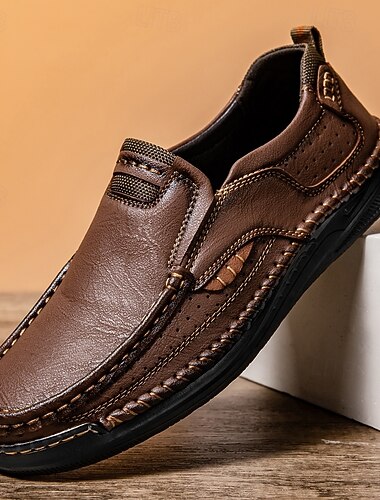  Ανδρικά καφέ μοκασίνια – κλασικά άνετα slip-on παπούτσια οδήγησης με χειροποίητες λεπτομέρειες για επαγγελματικές, casual και καθημερινές εμφανίσεις.
