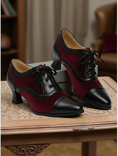  Damesko med edwardianske snøring og kitten heel fra 1920-tallet – vintage tofarget brogue-pumps i fløyel og imitert skinn til Gatsby-fester og formelle antrekk