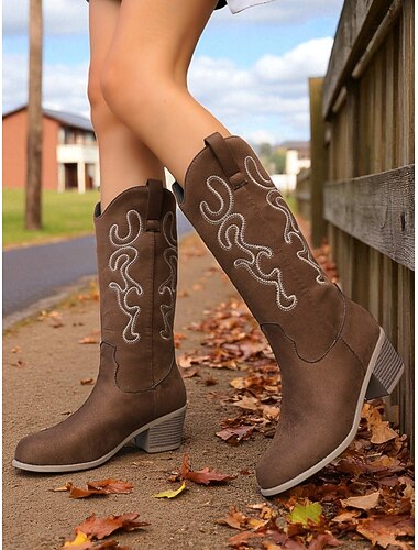  Botas vaqueras hasta la rodilla de ante rojo para mujer con diseño western bordado y tacón bajo de bloque: botas de estilo campestre para mujer, ideales para rodeo, festivales y atuendos casuales.