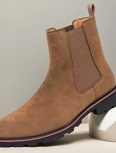 Мужские коричневые замшевые ботинки челси с эластичными боковыми вставками, повседневный стиль для мужчин, идеально подходят для осенних образов, повседневной носки и встреч в выходные дни   Мужские коричневые замшевые ботинки челси с эластичными боковыми вставками, повседневный стиль для мужчин, идеально подходят для осенних образов, повседневной носки и встреч в выходные дни