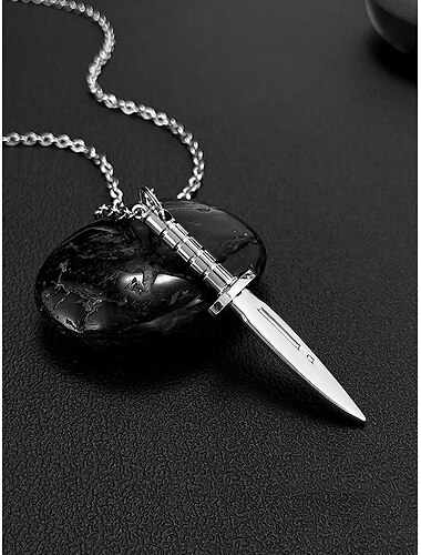  Herren-Halskette mit Dolchanhänger aus Titanstahl – Gothic-Punk-Messerkettenschmuck für Halloween-Partys, Cosplay und Alltagsmode
