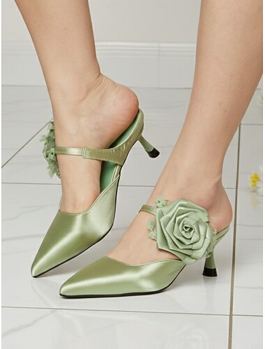  Groene satijnen dameshakken met puntige neus en bloemen enkelbandje - elegante cocktailschoenen voor avondevenementen