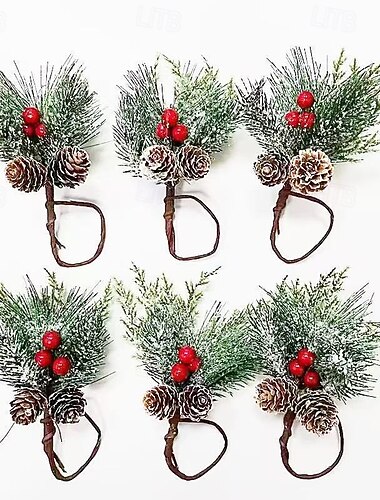  6 ks vánočních dekorací na stůl, kroužků na ubrousky, cedrových šišek s červenými bobulemi, doplňků na sváteční večeři a večeři.