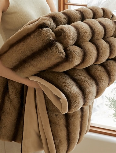  高級で厚手のラビットファーブランケット。ソファベッドやオフィスでの昼寝に最適な、柔らかいプラッシュスロー。暖かいフランネルブランケット。