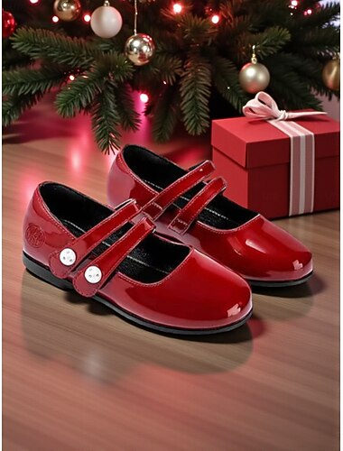 Sapatinhos Mary Jane infantis vermelhos de verniz com tira dupla - estilosos e festivos para looks de Natal e festas de fim de ano.   Sapatinhos Mary Jane infantis vermelhos de verniz com tira dupla - estilosos e festivos para looks de Natal e festas de fim de ano.