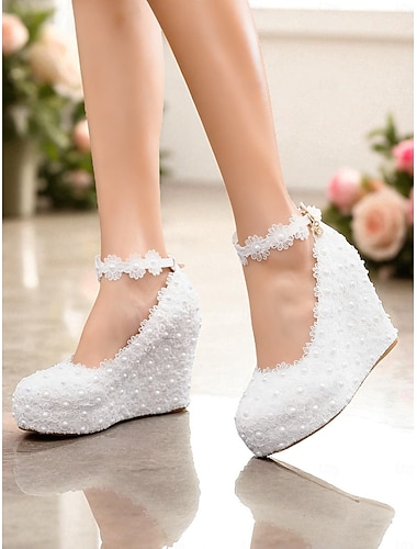  حذاء نسائي بكعب إسفيني من الدانتيل باللون الأبيض - حذاء أنيق بكعب عالٍ وحزام كاحل لحفلات الزفاف والمناسبات الرسمية
