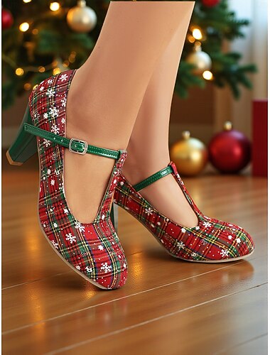  Damesko med rutete hæl, julemotiv og grønn stropp og snøfnuggtrykk – festlige høytidssko til julebordet