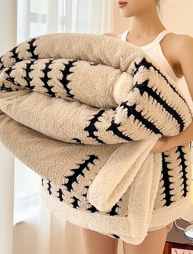  厚くて暖かいフランネルブランケット、両面ソフトフリース、オフィスのお昼寝、ベッド、ソファ、エアコン用