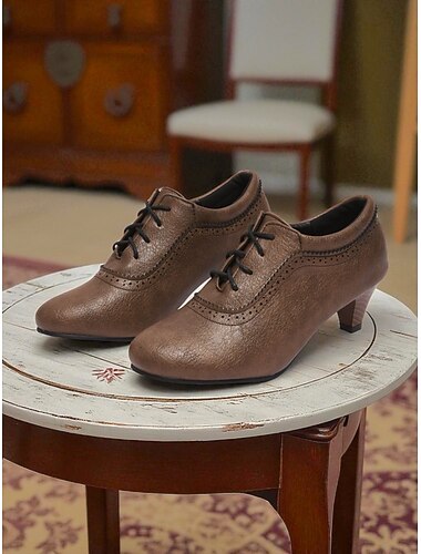  Sapatos oxford marrons femininos com cadarço, salto baixo e detalhes brogue, sapatos sociais vintage estilo eduardiano dos anos 1950 para cosplay, festas retrô &roupas da moda diária