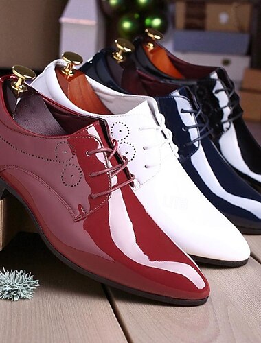  męskie buty wizytowe – elegancki, świąteczny styl z ozdobnymi detalami, idealne na przyjęcia bożonarodzeniowe i formalne uroczystości