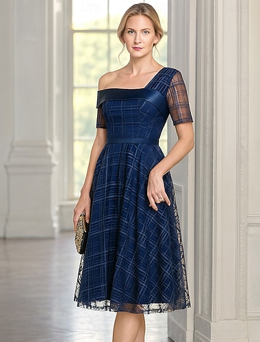  A-linja Polven yli Juhlamekko Coctail-asu Lyhythihainen Olkaimeton Tyylikäs Vintage Juhla Polyesteri Morsiammen äidin asu kanssa Laskokset