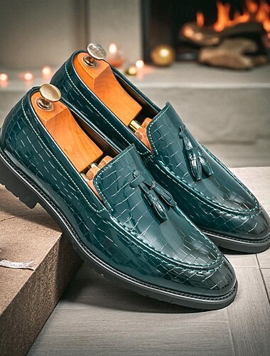  Grønne herreloafers med krokodilletekstur og kvast – stilig og avslappet julestil, perfekt for høytidsfester og festlige feiringer