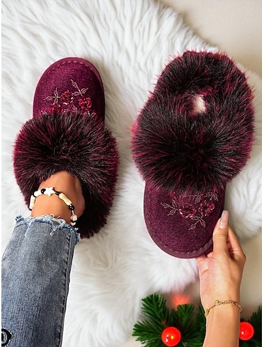 כפכפים לנשים בצבע בורדו דמוי פרווה עם רקמה פרחונית - נעלי בית חמות ונוחות לחג המולד, מתנות לחג והרפיה בחורף   כפכפים לנשים בצבע בורדו דמוי פרווה עם רקמה פרחונית - נעלי בית חמות ונוחות לחג המולד, מתנות לחג והרפיה בחורף