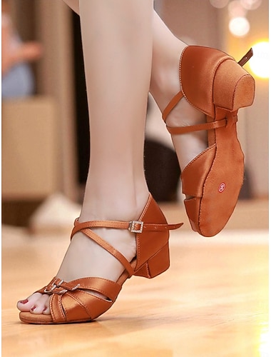  Γυναικεία καφέ σατέν λάτιν παπούτσια χορού για παιδιά, άνετα σανδάλια με χαμηλό τακούνι για εξάσκηση σε αίθουσα χορού με σταυρωτές τιράντες &αγκράφα, ιδανική για εκπαίδευση χορού για παιδιά