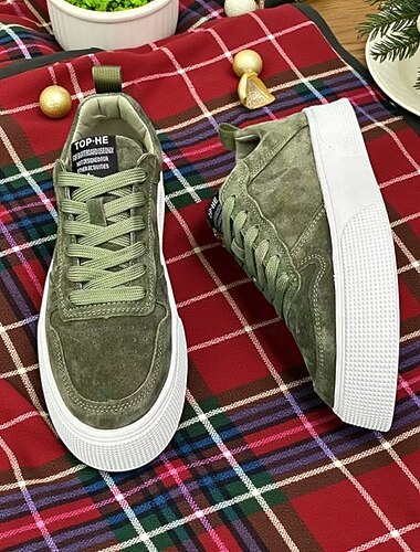  sneakers da uomo in pelle scamosciata verde oliva con suola bianca - comode e casual, in stile natalizio, perfette per outfit festivi e riunioni festive