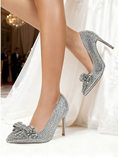 Sapatos de salto alto femininos prateados com strass - scarpins agulha com laço de cristal brilhante para casamento, recepção de noivado ou festa elegante à noite.