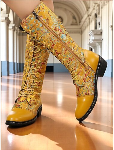  Γυναικείες vintage κόκκινες, κεντημένες, δερμάτινες μπότες μέχρι το γόνατο, της δεκαετίας του 1950, με κοψίματα και ψηλό τακούνι – δερμάτινες μπότες με φλοράλ μοτίβο για casual ντύσιμο και γουέστερν στυλ