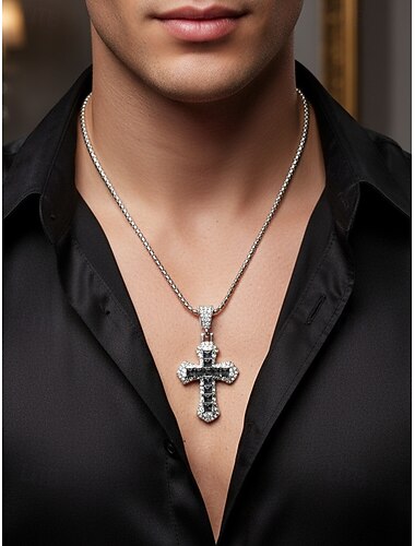  Weihnachtsgeschenk für Herren: Halskette mit Kreuzanhänger aus einer Legierung, mehrfarbig, mit funkelnden Kristallen – ein stilvolles Accessoire für festliche Anlässe und Freizeit.