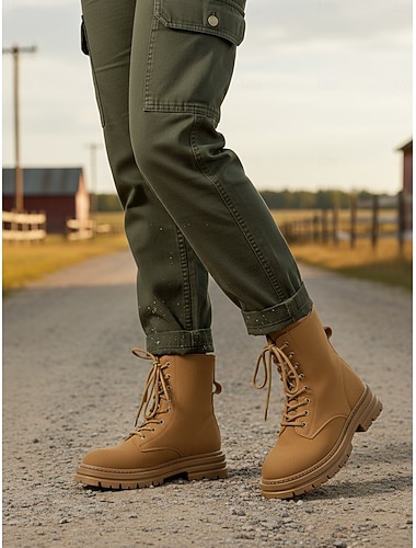  Botas de combate femininas marrom-claro com cadarço – estilo clássico vintage, calçado resistente para atividades ao ar livre, como caminhadas, trabalho e uso diário.