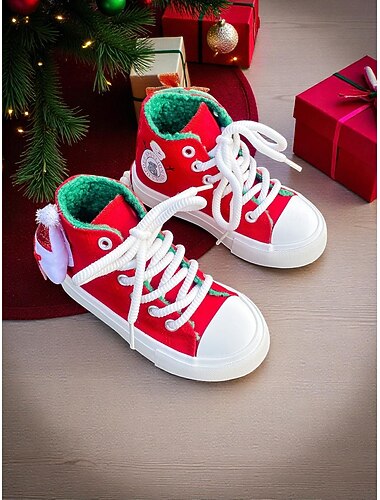 Tênis infantil vermelho de Natal com forro verde felpudo e detalhes do Papai Noel - calçado festivo para o Natal.   Tênis infantil vermelho de Natal com forro verde felpudo e detalhes do Papai Noel - calçado festivo para o Natal.