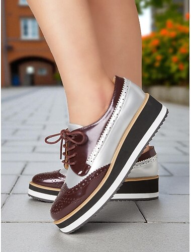  Dames Oxford-platformschoenen van bordeauxrood en wit lakleer met brogue-details - dikke vintage veterschoenen uit de jaren 50 voor dames, perfect voor feestjes, werk &casual mode
