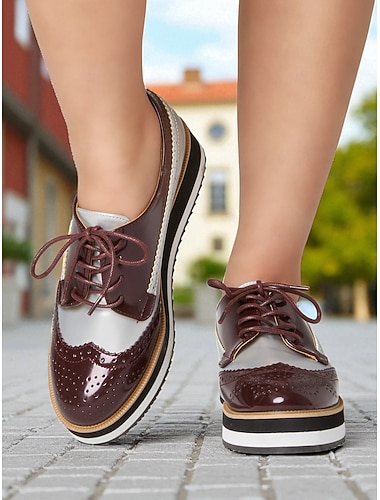 Γυναικεία παπούτσια Oxford με πλατφόρμα από μπορντό και λευκό λουστρίνι και λεπτομέρειες brogue - vintage, χοντρά, δετά παπούτσια της δεκαετίας του 1950 για γυναίκες, ιδανικά για πάρτι, δουλειά