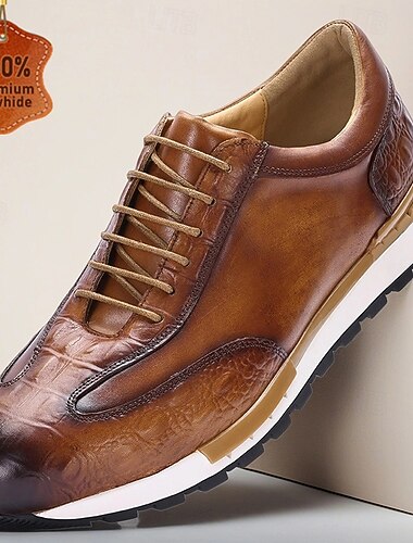  レースアップクロージャーと柔軟なソールを備えたメンズタン本革クロコダイル柄スニーカー、パーティーやビジネスカジュアルの服装に最適な高級カジュアルドレスシューズ