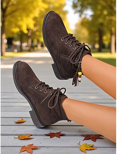  Γυναικεία σκούρα καφέ μποτάκια με δετά κορδόνια, πλαϊνό φερμουάρ και λεπτομέρεια με χάντρες, άνετα μποτάκια από σουέτ σε νομαδικό στιλ πόλης με χαμηλό τακούνι για καθημερινά casual ντυσίματα.