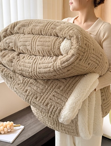  Couverture polaire sherpa épaisse en velours corail pour une sieste hivernale au bureau, jeté de canapé doux en velours lait, couverture chaude pour lit simple