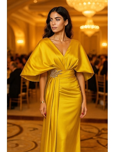  A-linja Tuubi Kokopitkä Iltapuku Ball Gown Tyylikäs Kimalteleva Silkkinen Lyhythihainen V kaula-aukko Muodollinen Häät Satiini kanssa Kimalle