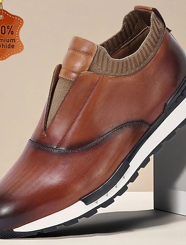  メンズブラウンレザースリッポンシューズ - 伸縮性のあるサイドパネルを備えたスタイリッシュで快適なシューズ。カジュアルな外出、旅行、普段使いに最適です。