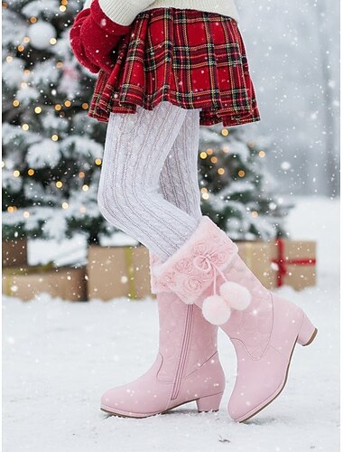 Botas infantis rosa de couro sintético com pompons &Detalhes em rosa - perfeitos para festas de Natal e looks de fim de ano.   Botas infantis rosa de couro sintético com pompons &Detalhes em rosa - perfeitos para festas de Natal e looks de fim de ano.