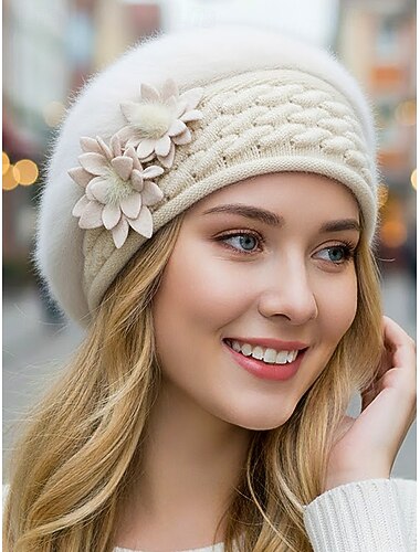  女性用冬用3Dフラワーベレー帽 - 柔らかいフェイクファー素材とフリースの裏地、スタイリッシュなニットデザイン、複数の色展開、寒い季節や休日の着用に最適