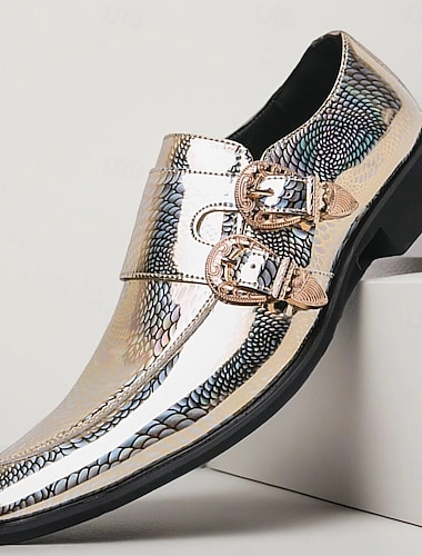  Herreloafers i gullfarget lakkskinn med dobbel munkreim – luksuriøst fottøy for formelle middager og spesielle arrangementer