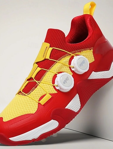 Tênis masculino vermelho e amarelo natalino – elegante e esportivo, perfeito para passeios no dia de Natal e eventos festivos com muita atividade.