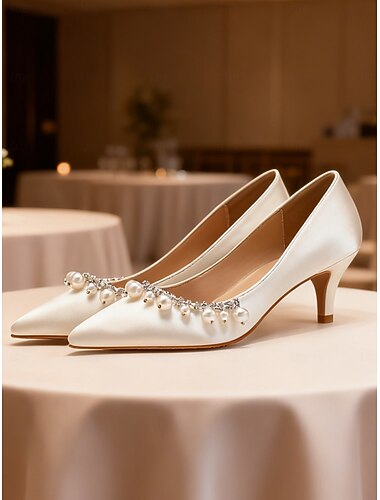  Sapatos de salto alto femininos em cetim branco com pérolas - elegantes scarpins de bico fino e salto baixo para casamentos, festas ou eventos formais noturnos.
